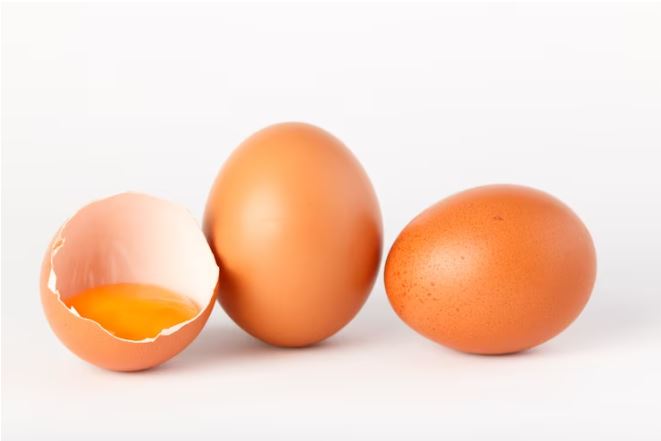 cuanta proteína tiene un huevo